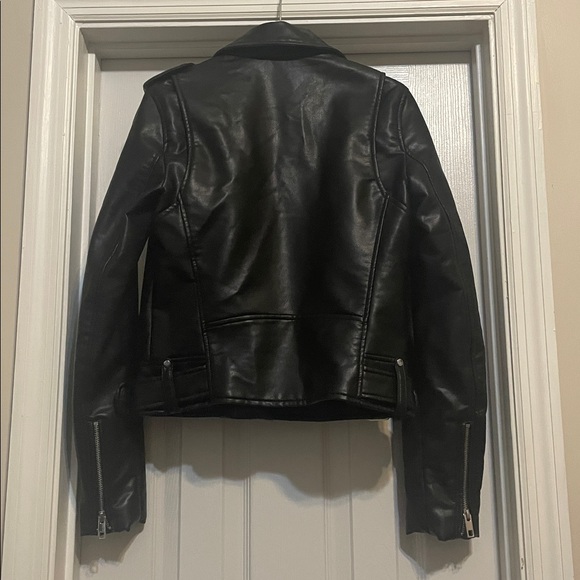 Zara Women's Sleek Black Leather Biker Jacket - Picture 3 of 3